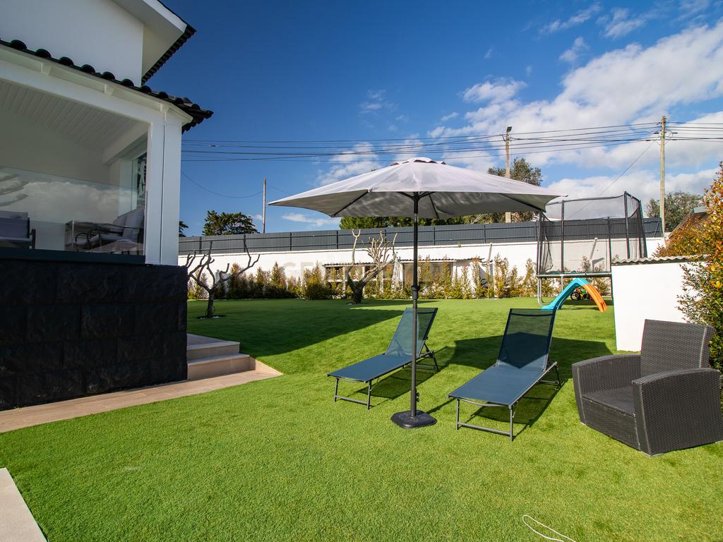 Vivendo o Sonho: Luxuosa Moradia T5 em Albarraque com Espaço de Lazer para Crianças - Image 10