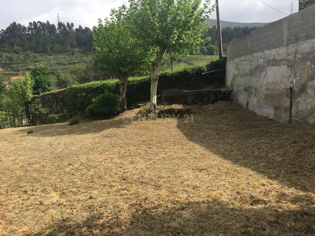Terreno com 900m2 na zona Gerês  com vista rio - Image 3