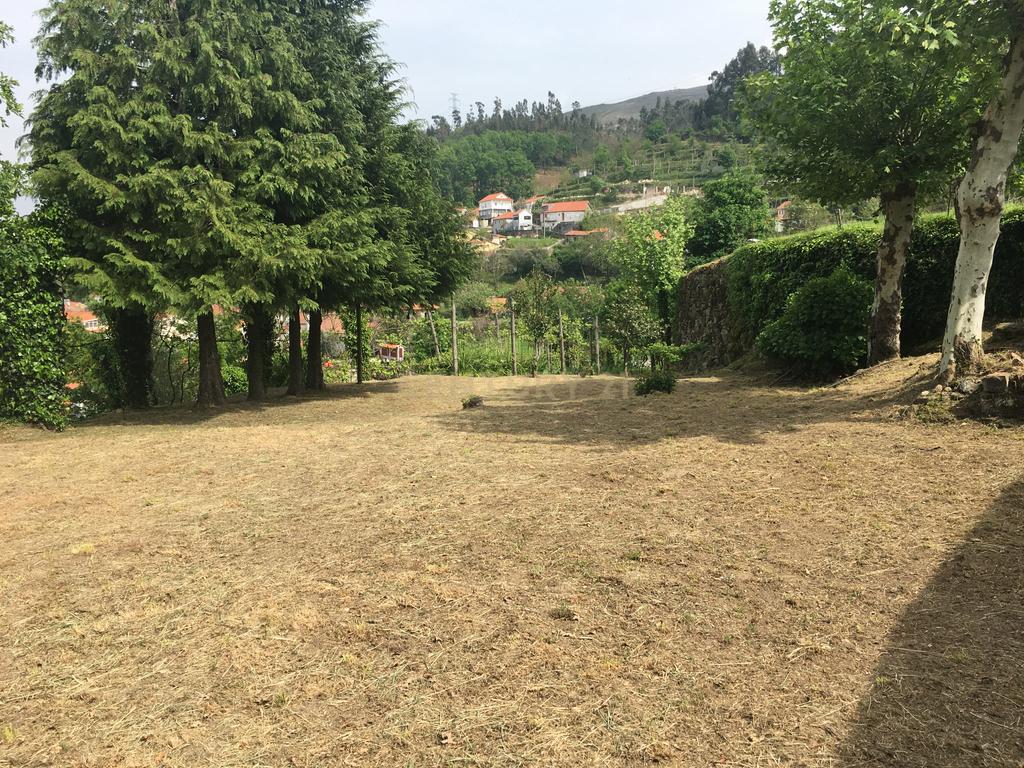 Terreno com 900m2 na zona Gerês  com vista rio - Image 4