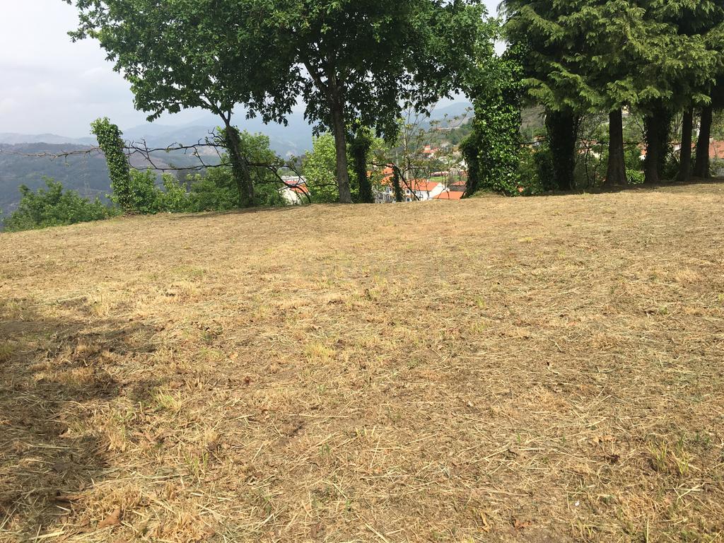 Terreno com 900m2 na zona Gerês  com vista rio - Image 2