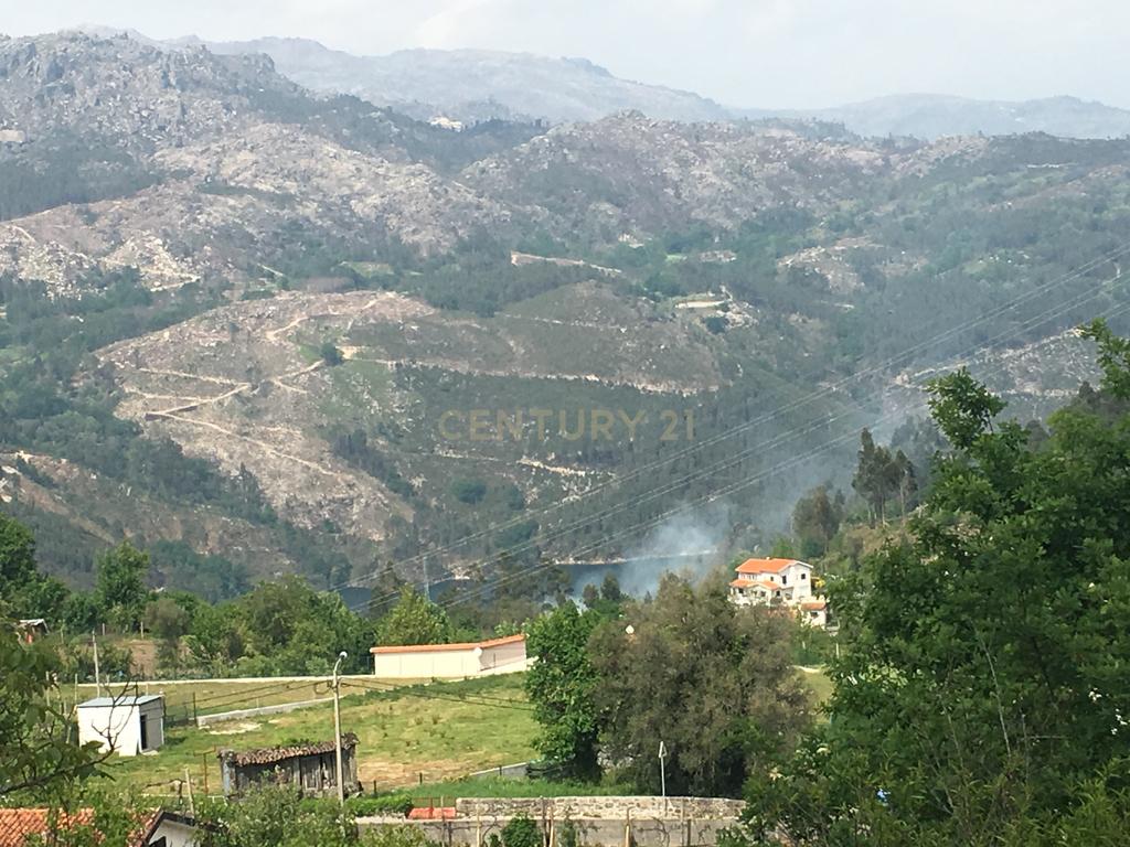 Terreno com 900m2 na zona Gerês  com vista rio - Image 14