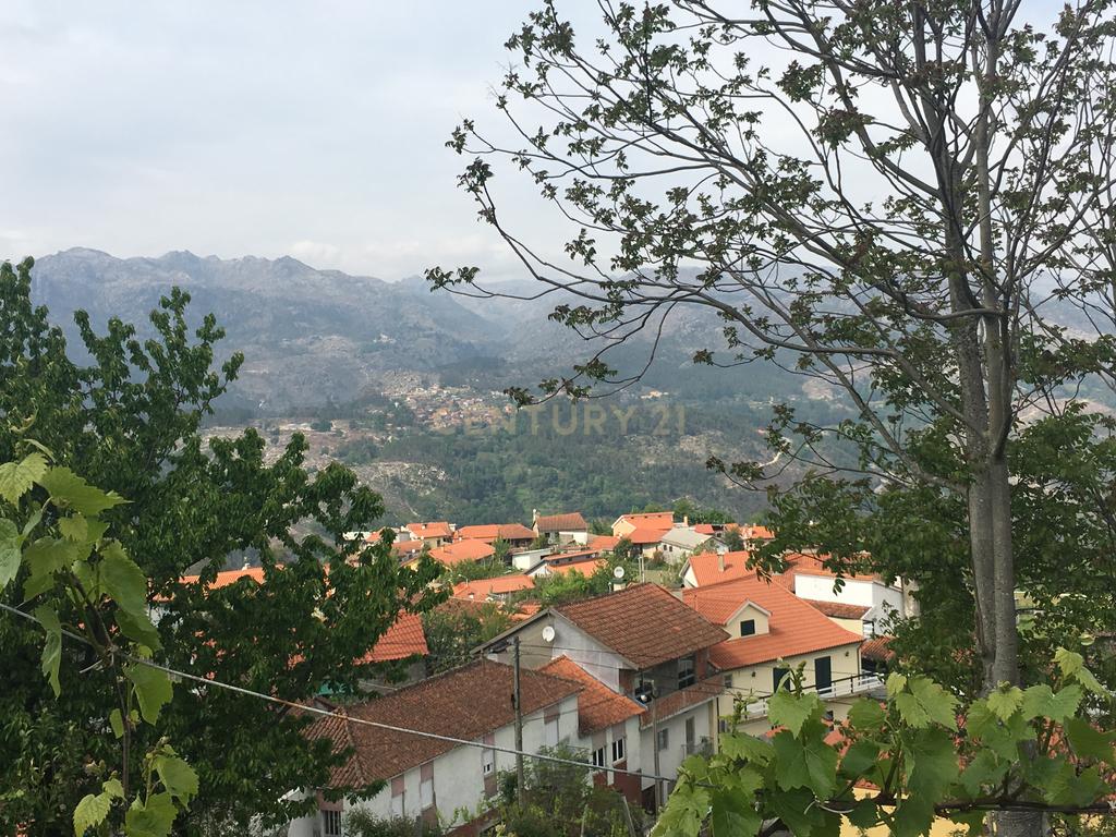 Terreno com 900m2 na zona Gerês  com vista rio - Image 33