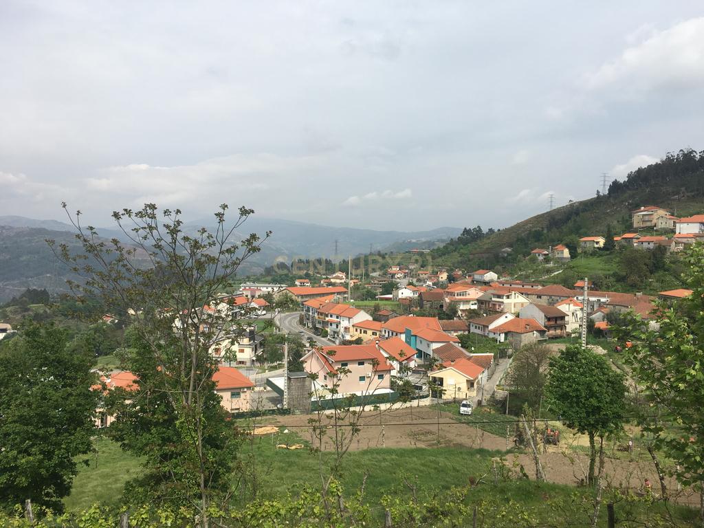 Terreno com 900m2 na zona Gerês  com vista rio - Image 17