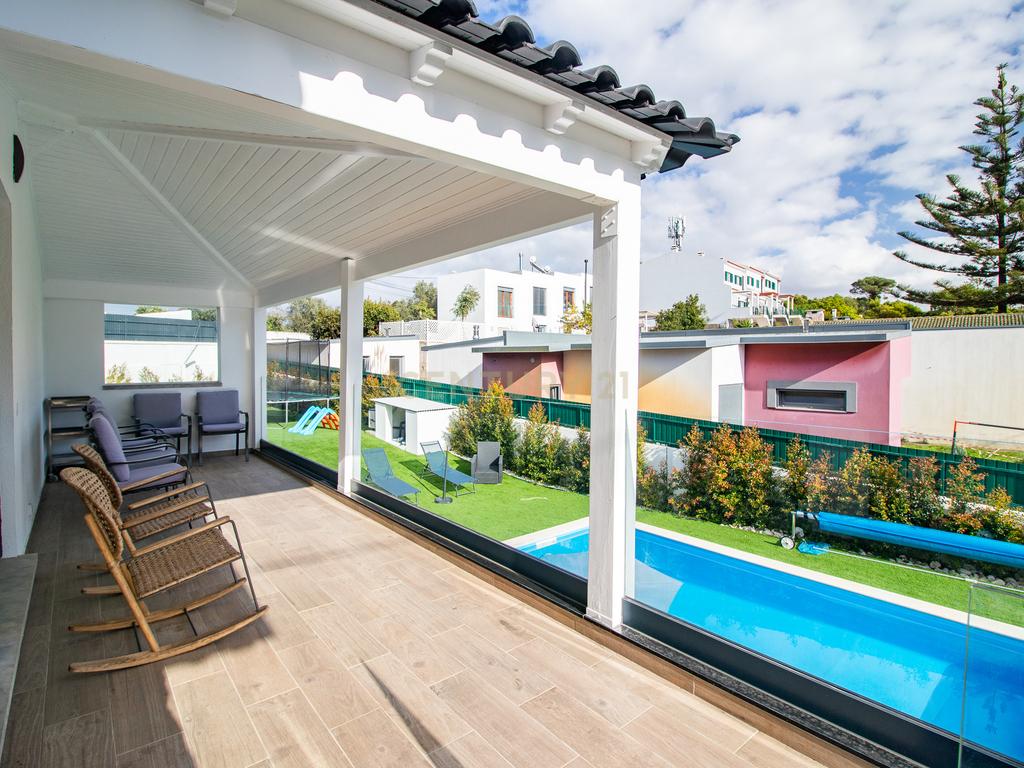 Vivendo o Sonho: Luxuosa Moradia T5 em Albarraque com Espaço de Lazer para Crianças - Image 28