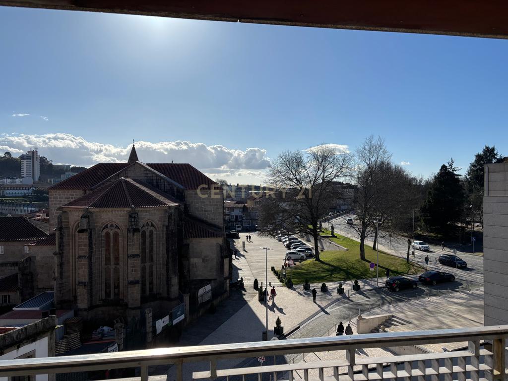 Apartamento T3 Recuado Guimarães - Image 1