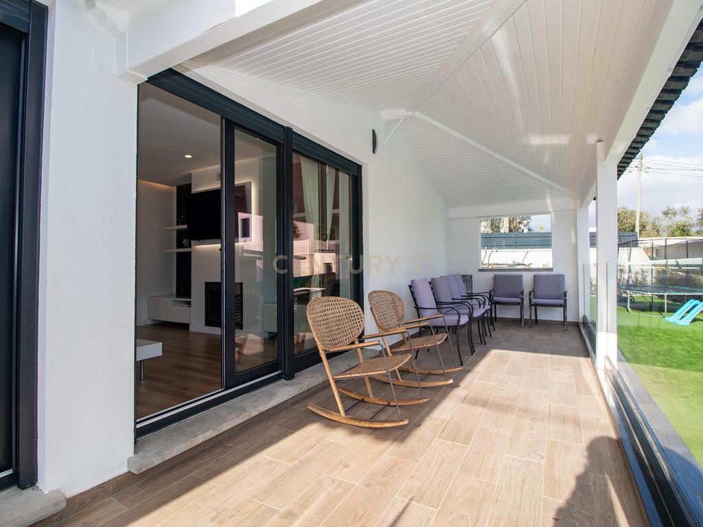 Vivendo o Sonho: Luxuosa Moradia T5 em Albarraque com Espaço de Lazer para Crianças - Image 29