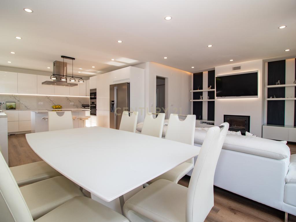 Vivendo o Sonho: Luxuosa Moradia T5 em Albarraque com Espaço de Lazer para Crianças - Image 22