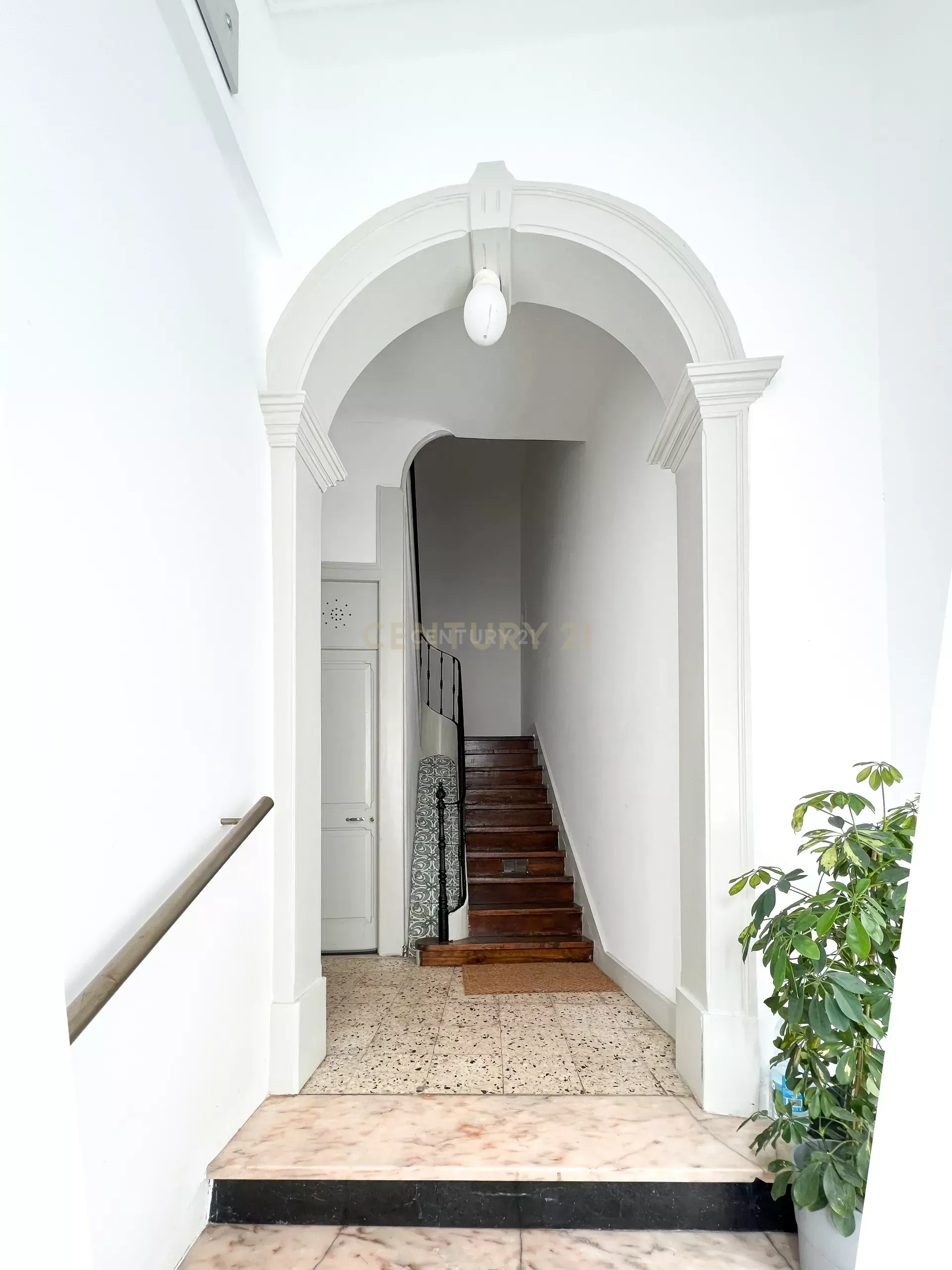 Apartamento T2 remodelado Lisboa - Image 2