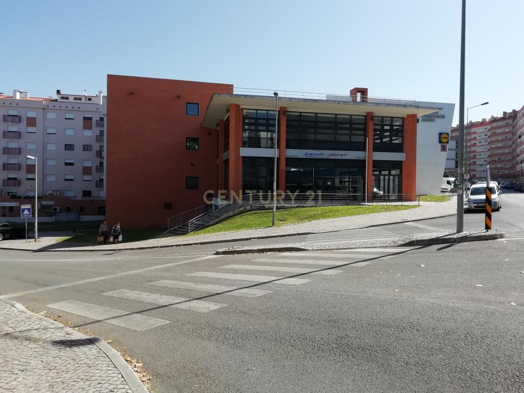 Loja com 187m2 - Centro Domingos Jardo  - Cacém - Image 3
