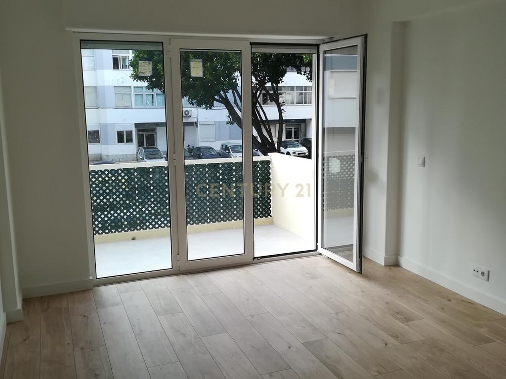 Apartamento T1 em Oeiras com Vista para a Cidade - Image 5