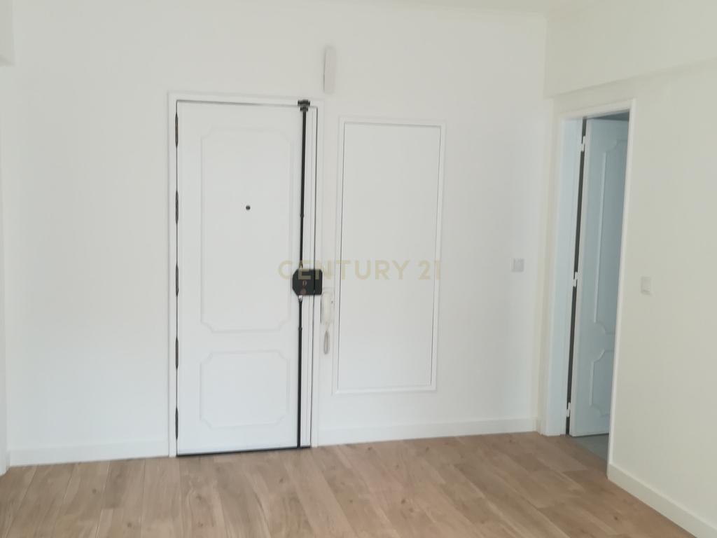 Apartamento T1 em Oeiras com Vista para a Cidade - Image 4