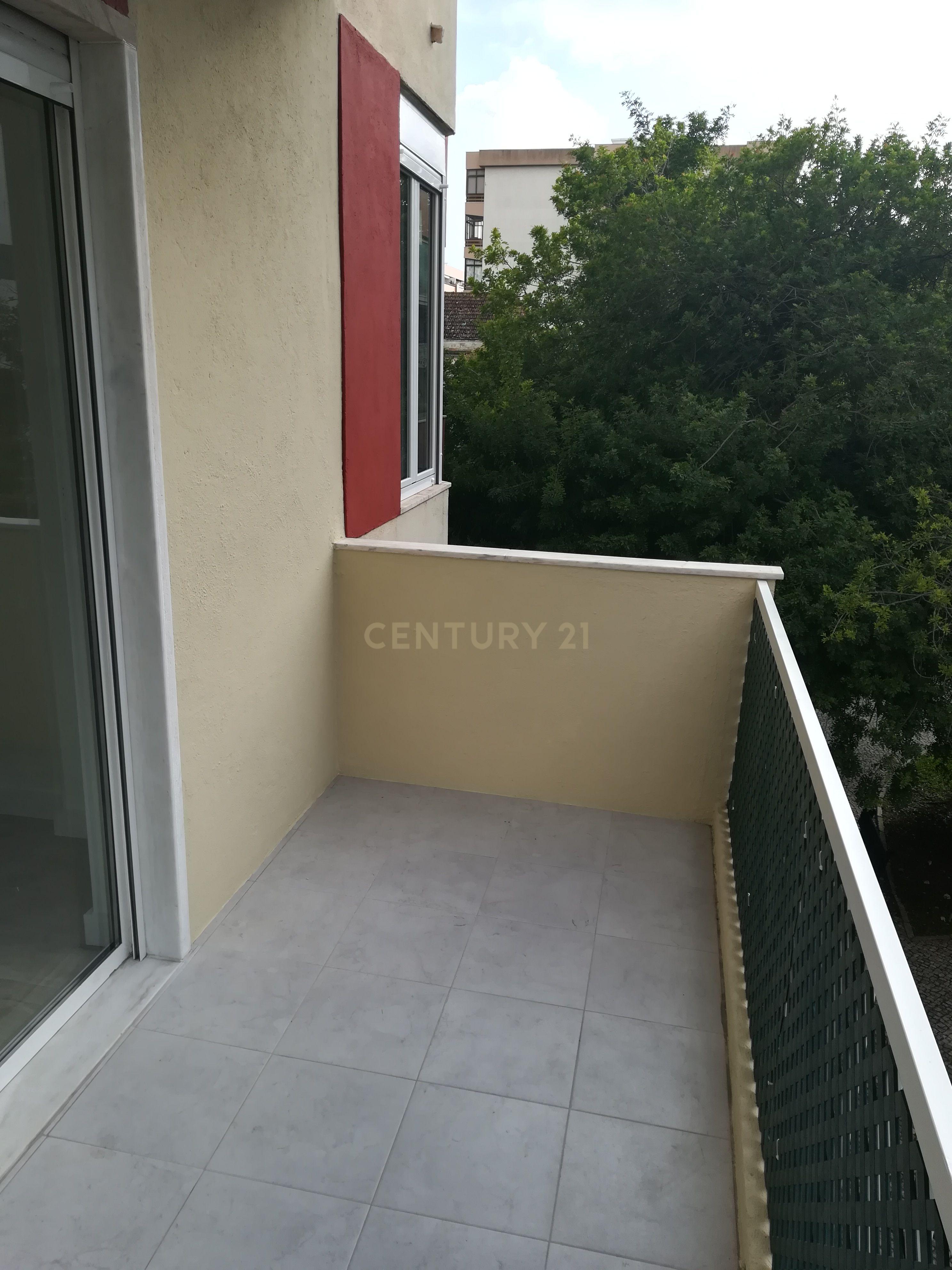 Fotografia 6 de Apartamento T1 em Oeiras com Vista para a Cidade