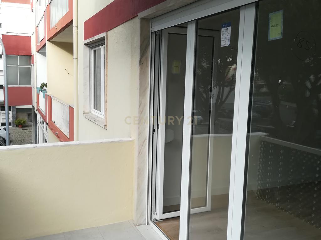Apartamento T1 em Oeiras com Vista para a Cidade - Image 7