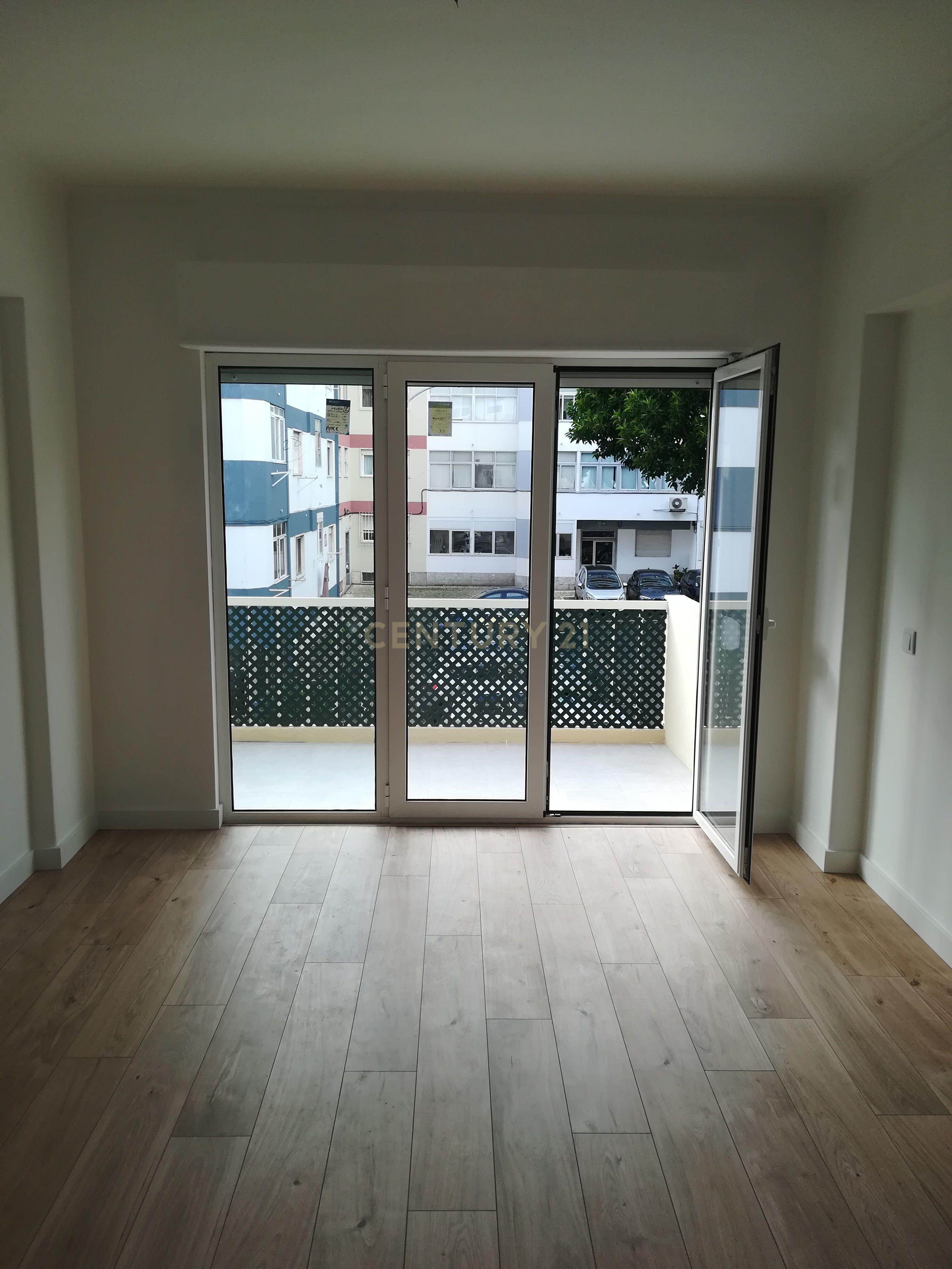Fotografia 8 de Apartamento T1 em Oeiras com Vista para a Cidade