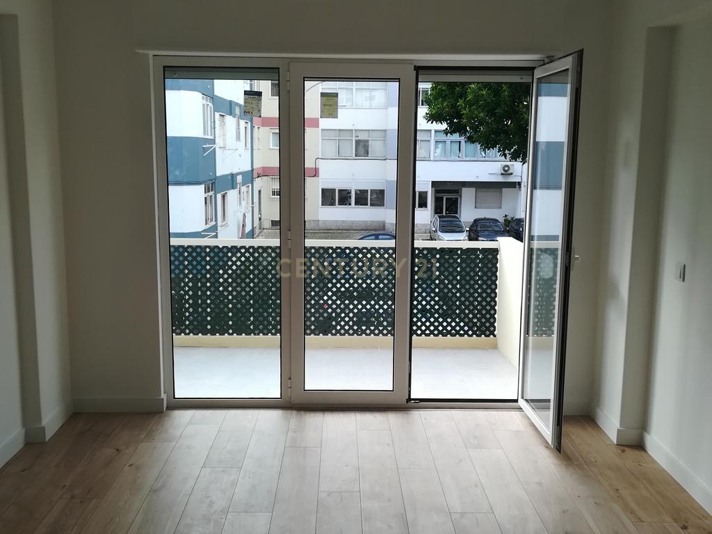 Apartamento T1 em Oeiras com Vista para a Cidade - Image 8