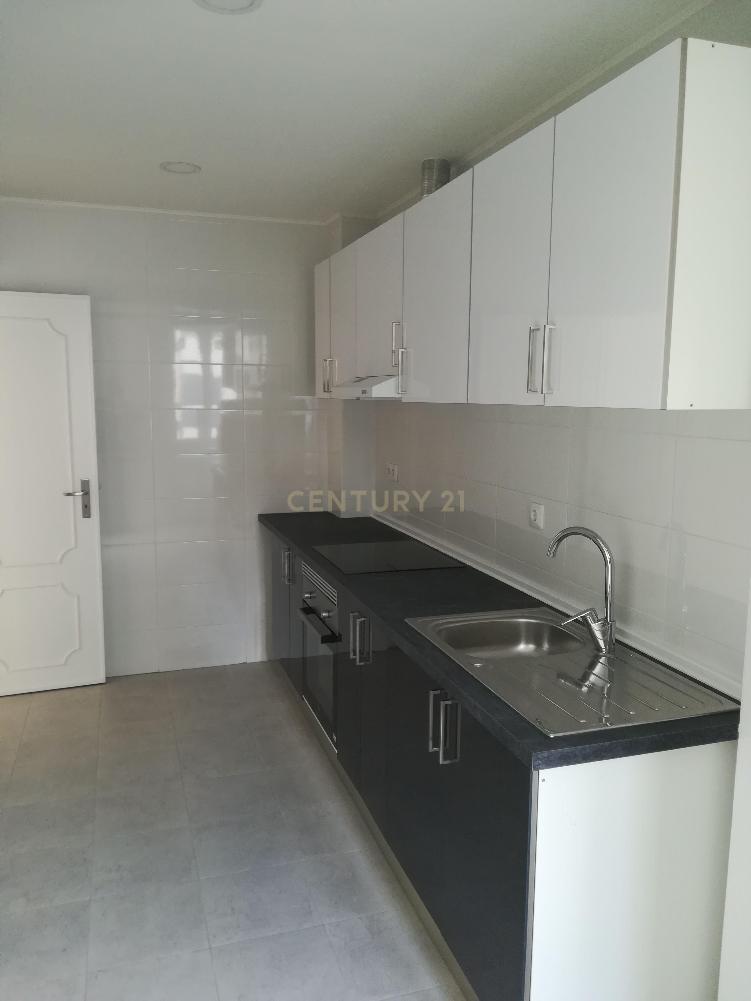 Fotografia 11 de Apartamento T1 em Oeiras com Vista para a Cidade