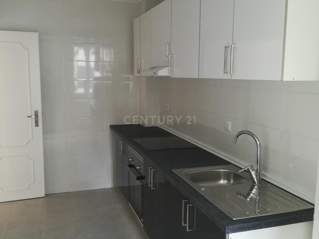 Apartamento T1 em Oeiras com Vista para a Cidade - Image 11