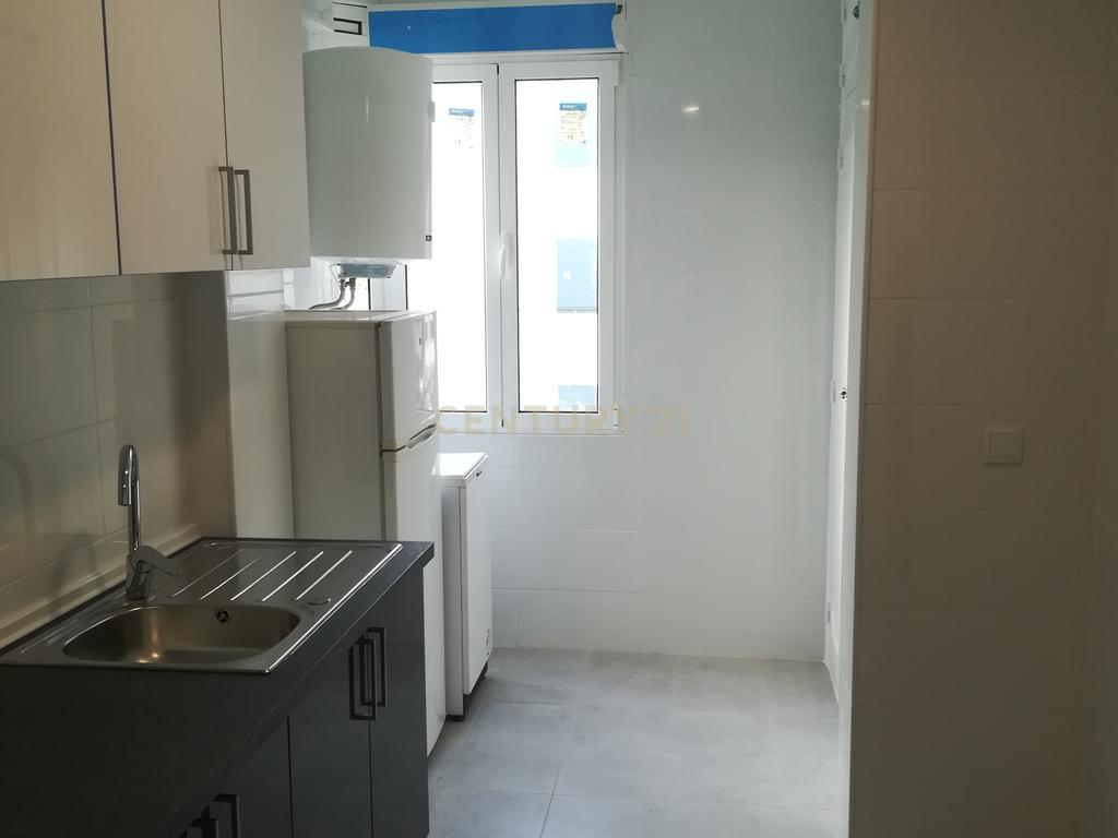 Apartamento T1 em Oeiras com Vista para a Cidade - Image 13