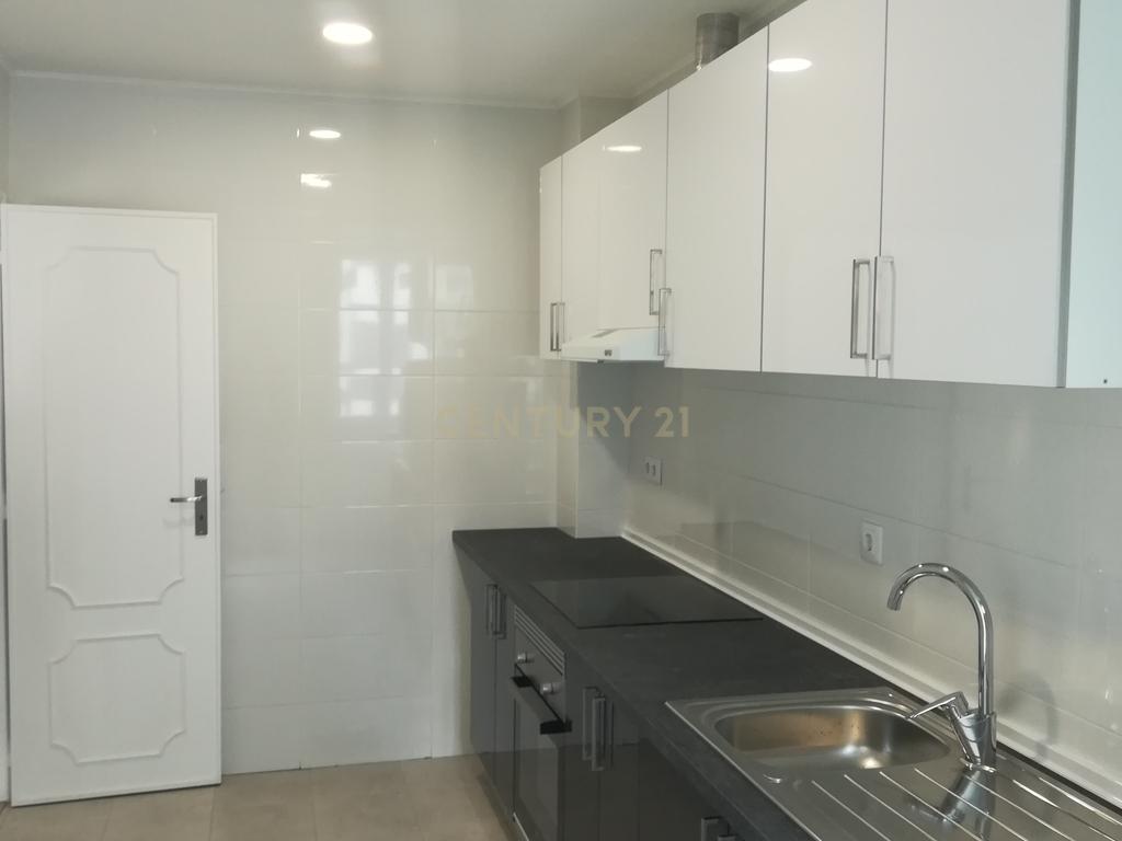 Apartamento T1 em Oeiras com Vista para a Cidade - Image 14
