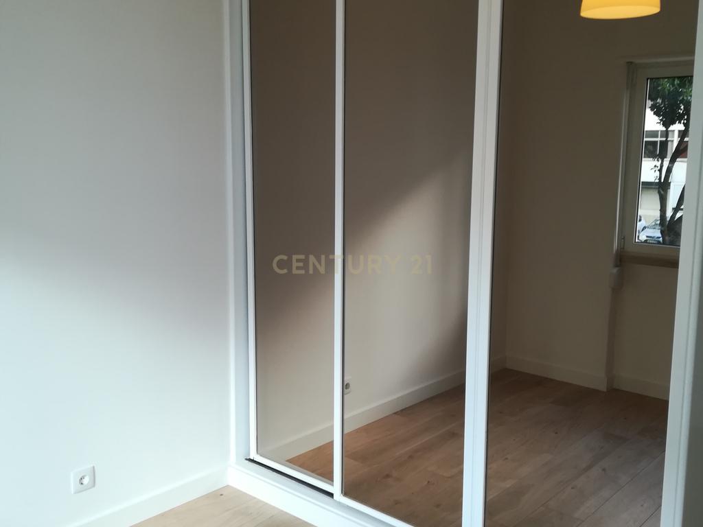 Apartamento T1 em Oeiras com Vista para a Cidade - Image 21