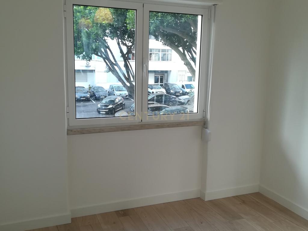 Apartamento T1 em Oeiras com Vista para a Cidade - Image 20