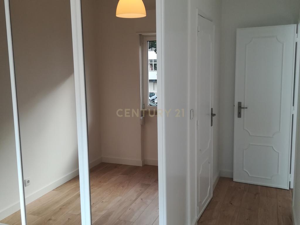 Apartamento T1 em Oeiras com Vista para a Cidade - Image 18
