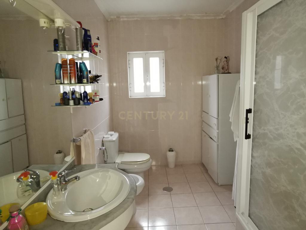 Casa T3 em, Chaves - Oportunidade Imperdível! - Image 11