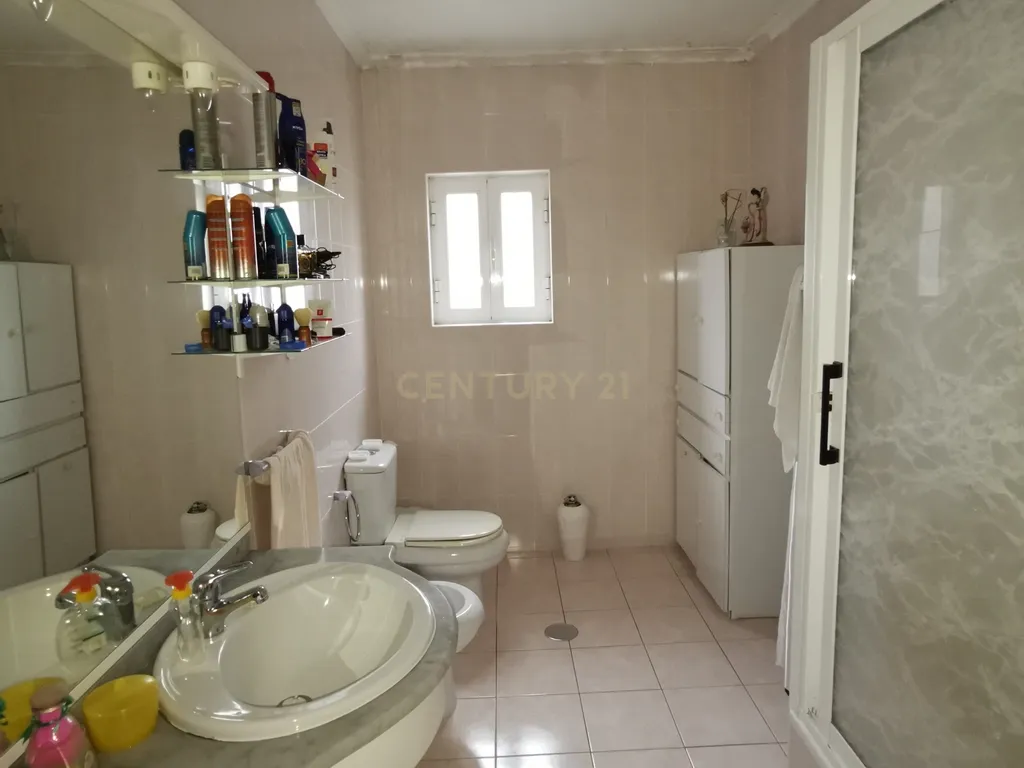 Casa T3 em, Chaves - Oportunidade Imperdível! - Image 11