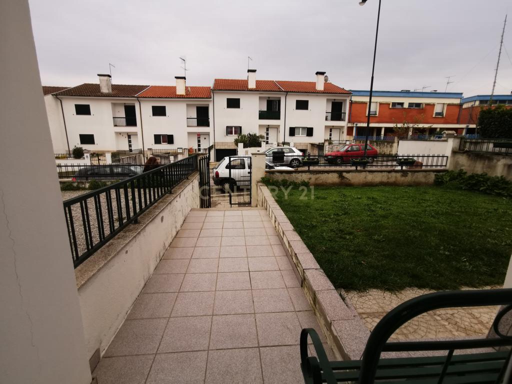 Casa T3 em, Chaves - Oportunidade Imperdível! - Image 1