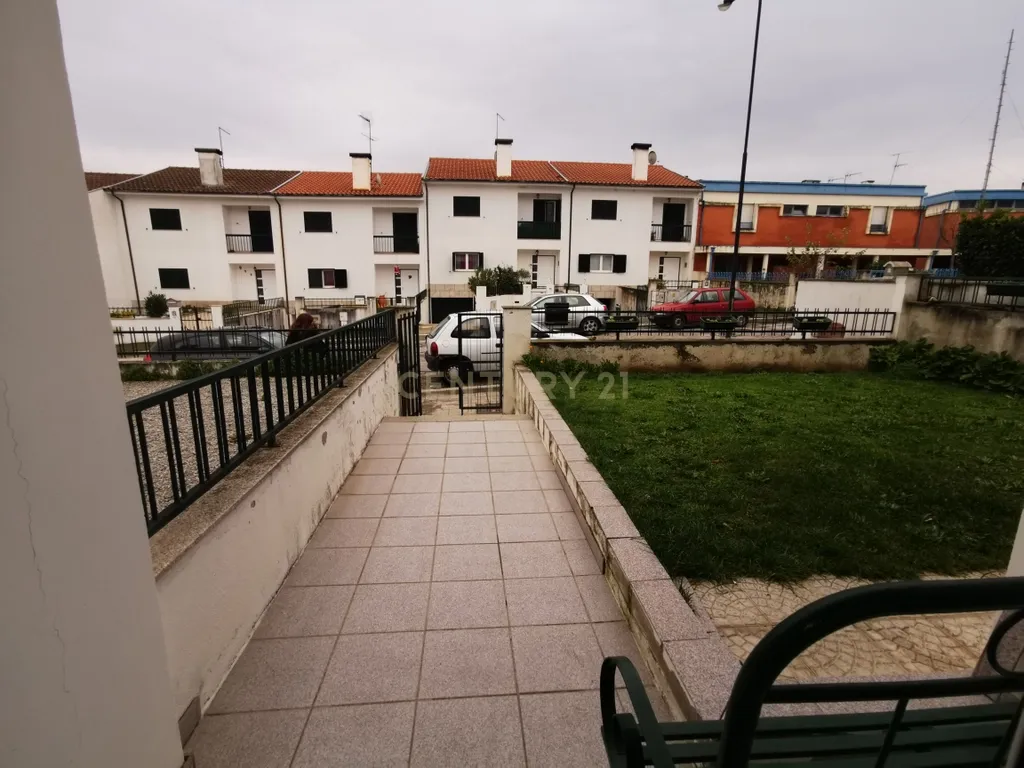 Casa T3 em, Chaves - Oportunidade Imperdível! - Image 1