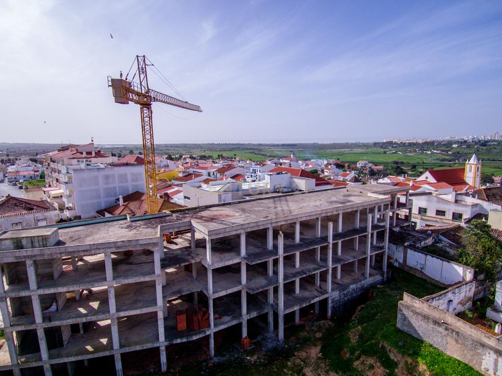 Terreno para construção de edifício habitacional com área total de 4.537m2 - Image 1
