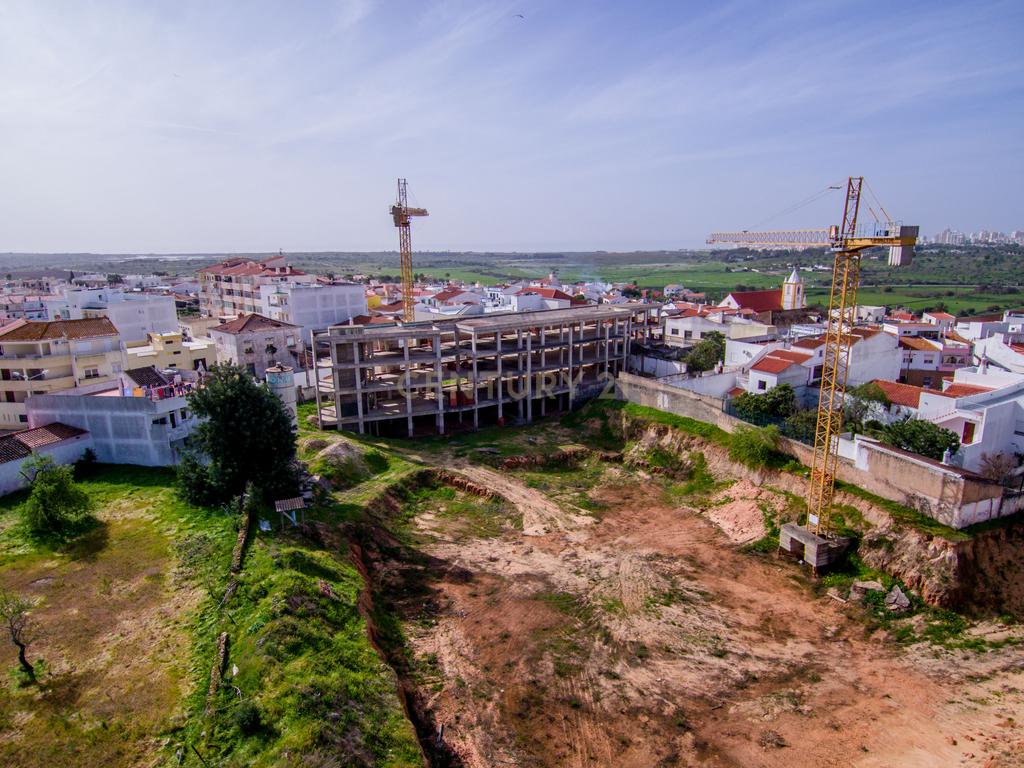 Terreno para construção de edifício habitacional com área total de 4.537m2 - Image 7