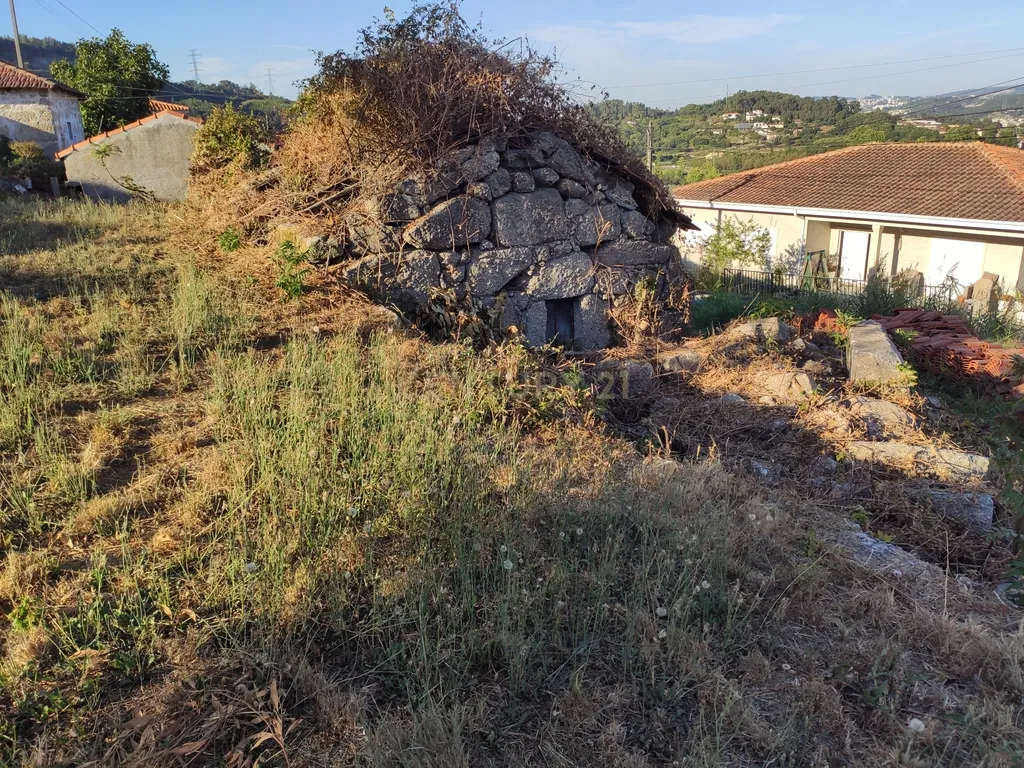 Quinta De Além com casa rústica em ruína para reabilitação total de 2 quartos no centro de Cete, Paredes - Image 35