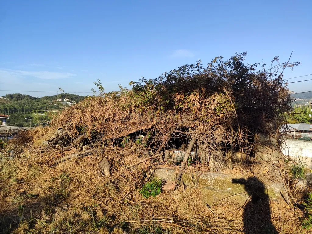 Quinta De Além com casa rústica em ruína para reabilitação total de 2 quartos no centro de Cete, Paredes - Image 31