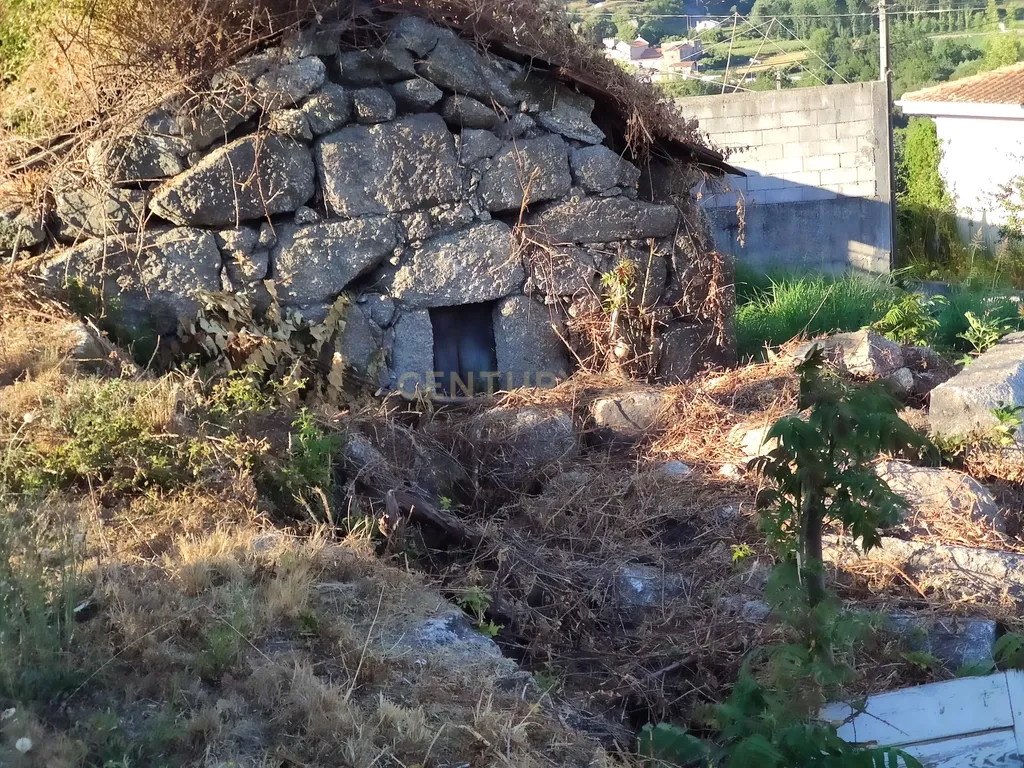 Quinta De Além com casa rústica em ruína para reabilitação total de 2 quartos no centro de Cete, Paredes - Image 21