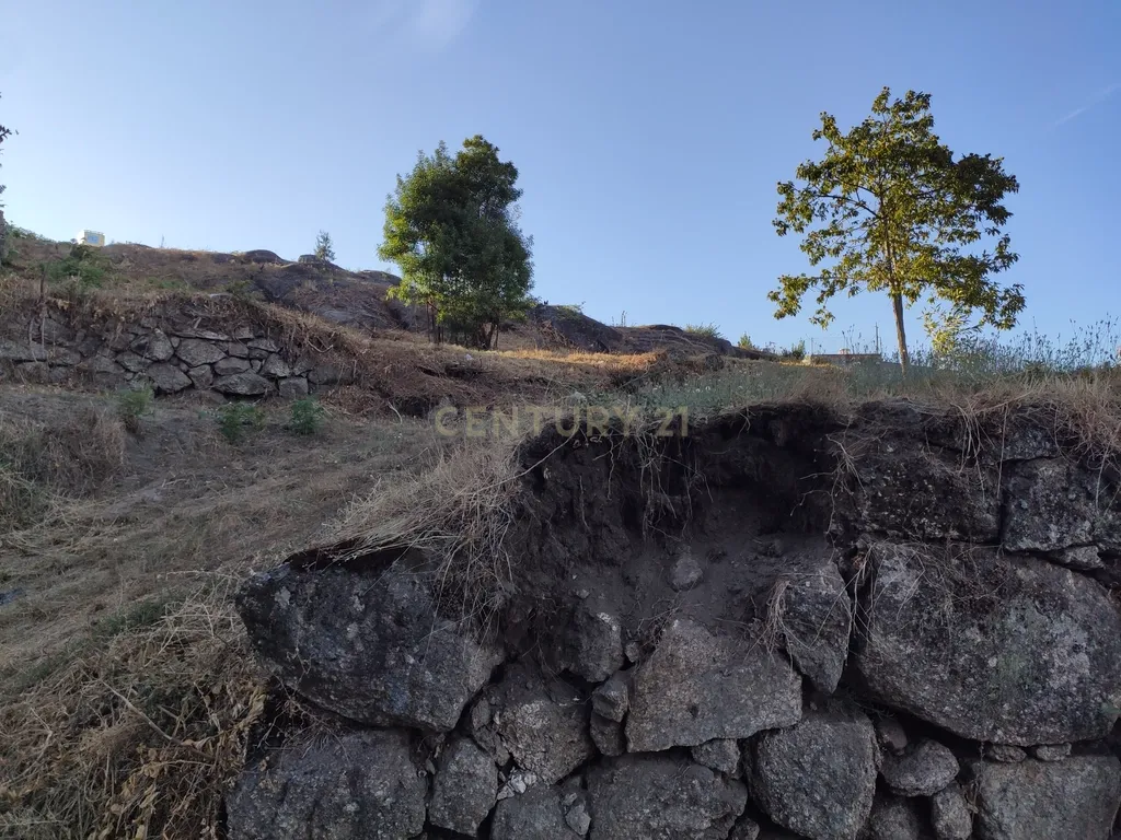 Quinta De Além com casa rústica em ruína para reabilitação total de 2 quartos no centro de Cete, Paredes - Image 33