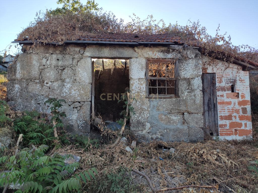 Quinta De Além com casa rústica em ruína para reabilitação total de 2 quartos no centro de Cete, Paredes - Image 9
