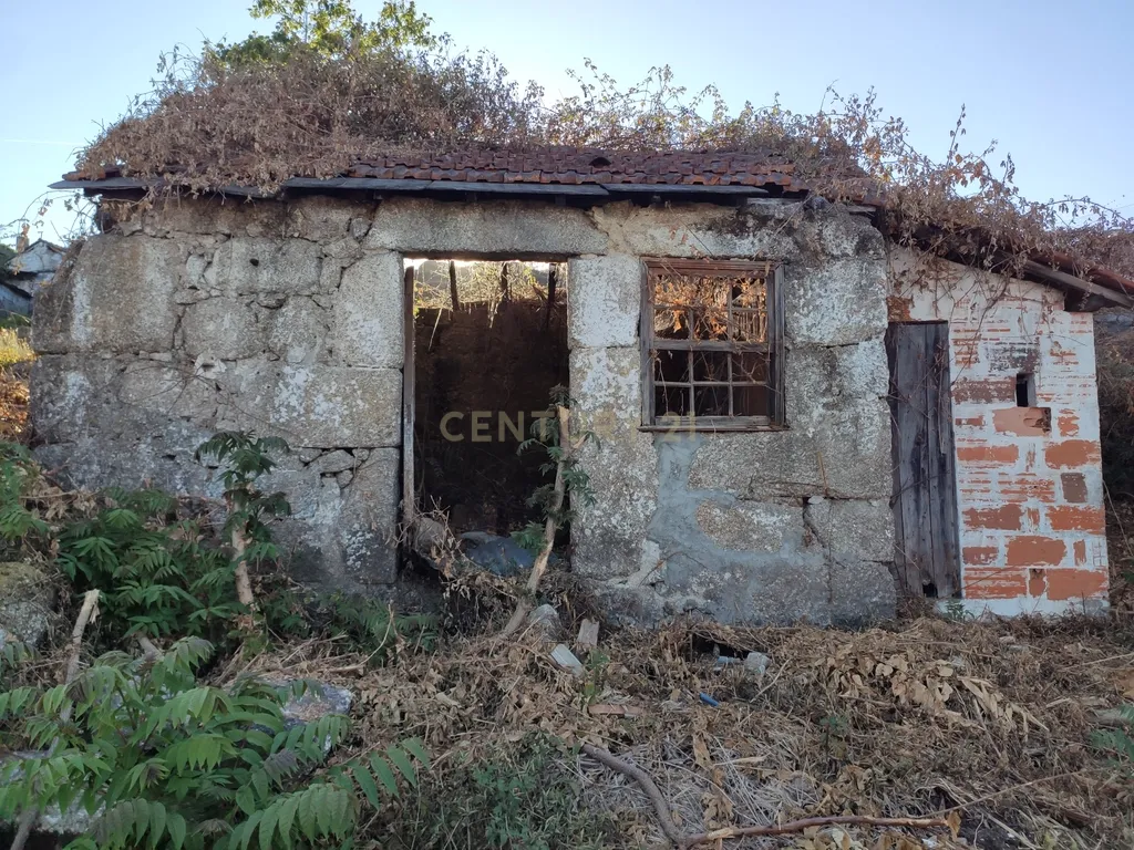 Quinta De Além com casa rústica em ruína para reabilitação total de 2 quartos no centro de Cete, Paredes - Image 9