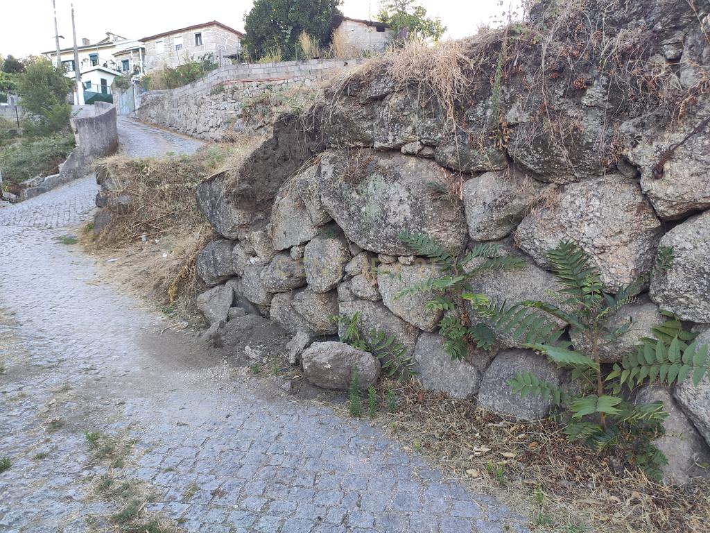 Quinta De Além com casa rústica em ruína para reabilitação total de 2 quartos no centro de Cete, Paredes - Image 34