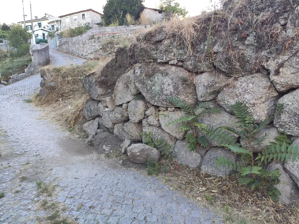 Quinta De Além com casa rústica em ruína para reabilitação total de 2 quartos no centro de Cete, Paredes - Image 34