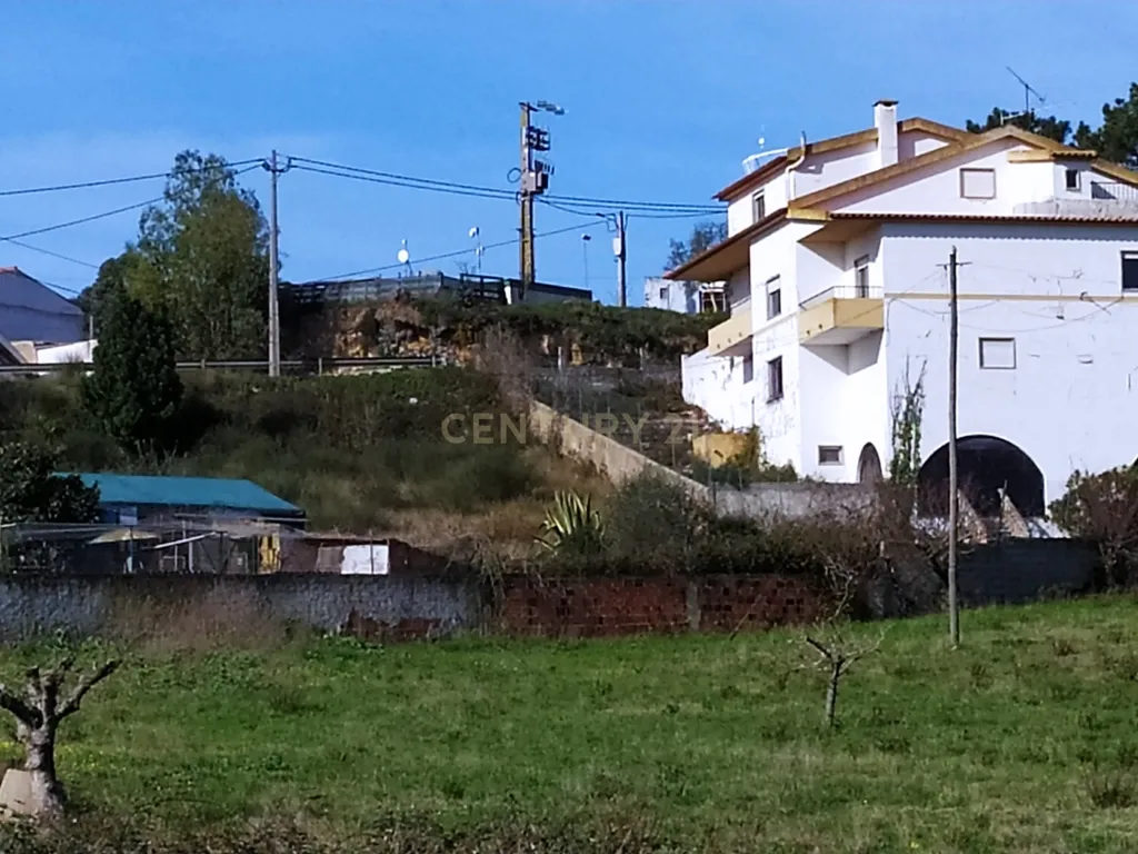 Lote de terreno com 856m2, às portas de Torres Vedras (entrada Norte). - Image 9
