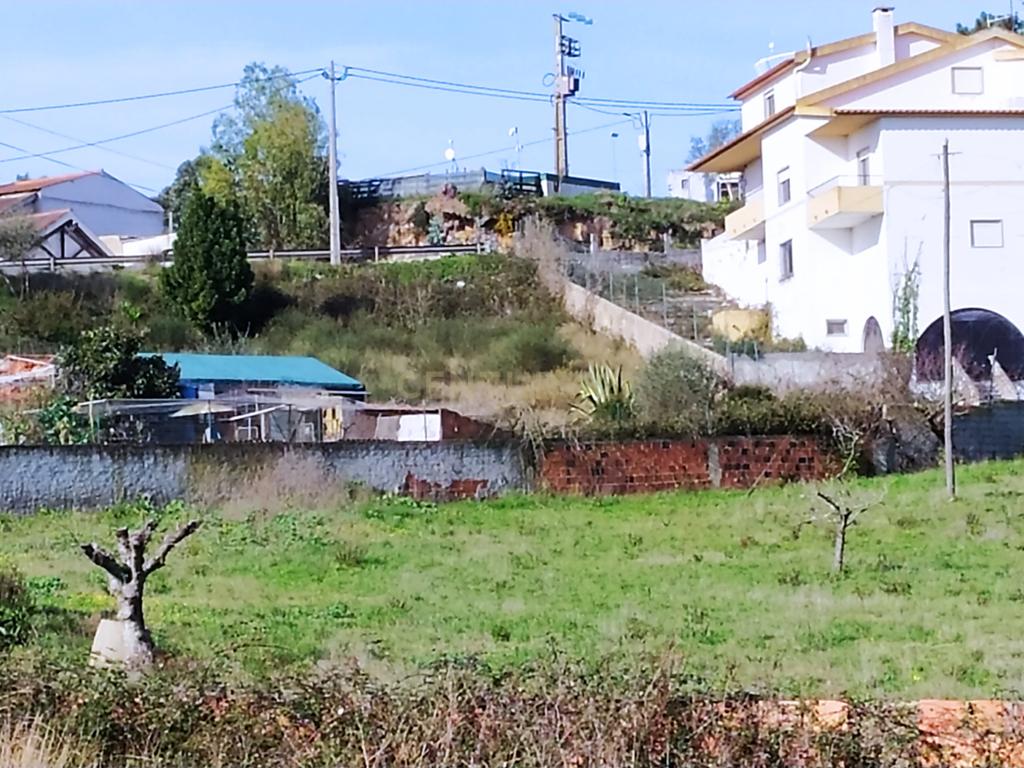 Lote de terreno com 856m2, às portas de Torres Vedras (entrada Norte). - Image 11