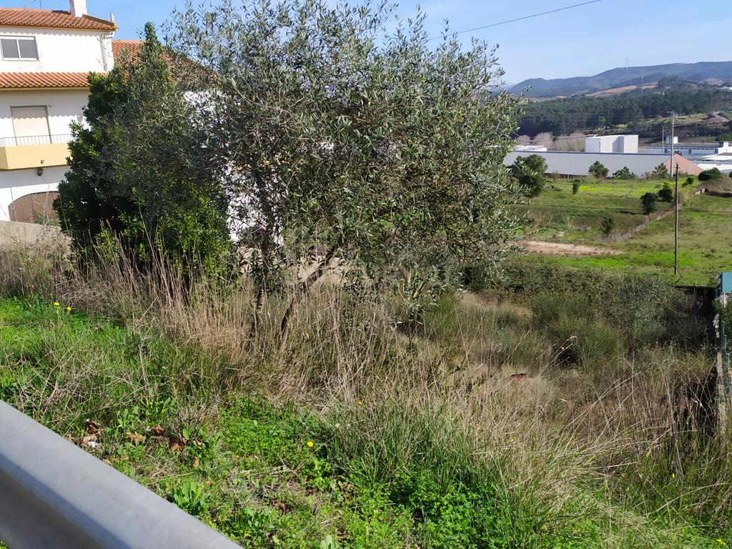 Lote de terreno com 856m2, às portas de Torres Vedras (entrada Norte). - Image 12