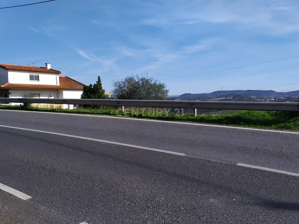 Lote de terreno com 856m2, às portas de Torres Vedras (entrada Norte). - Image 10