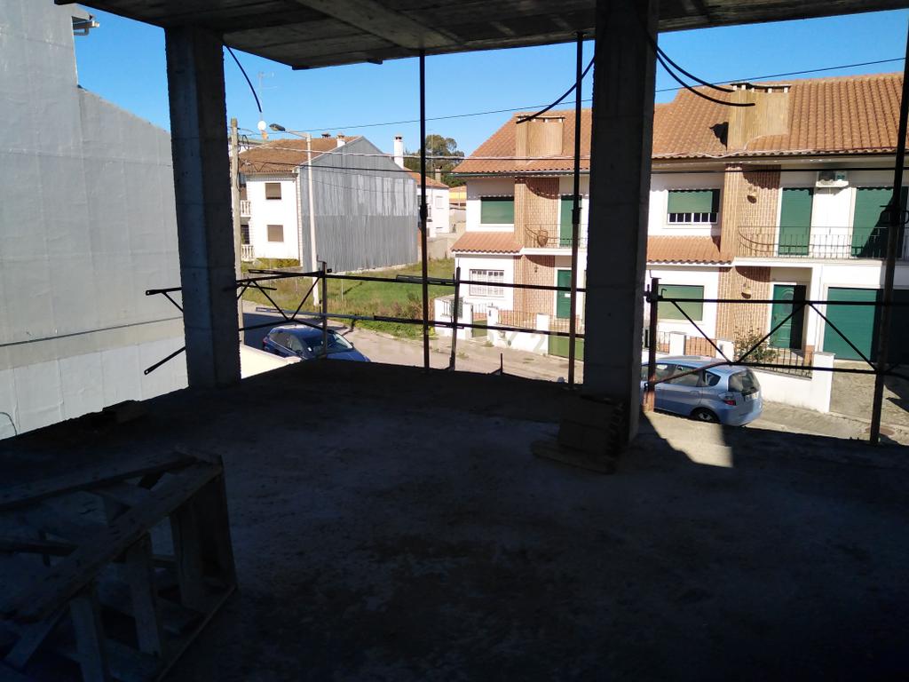 Moradia por terminar em Alcains - Image 24