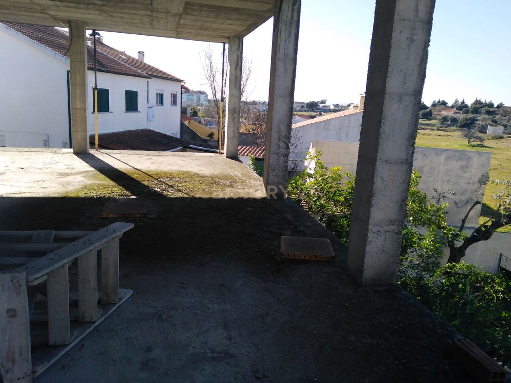Moradia por terminar em Alcains - Image 25