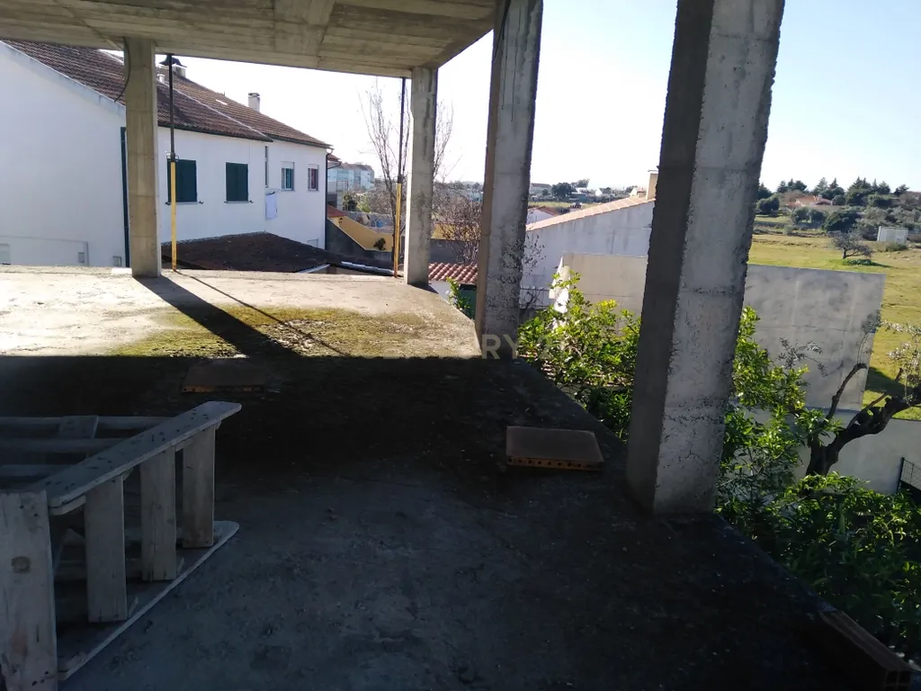 Moradia por terminar em Alcains - Image 25