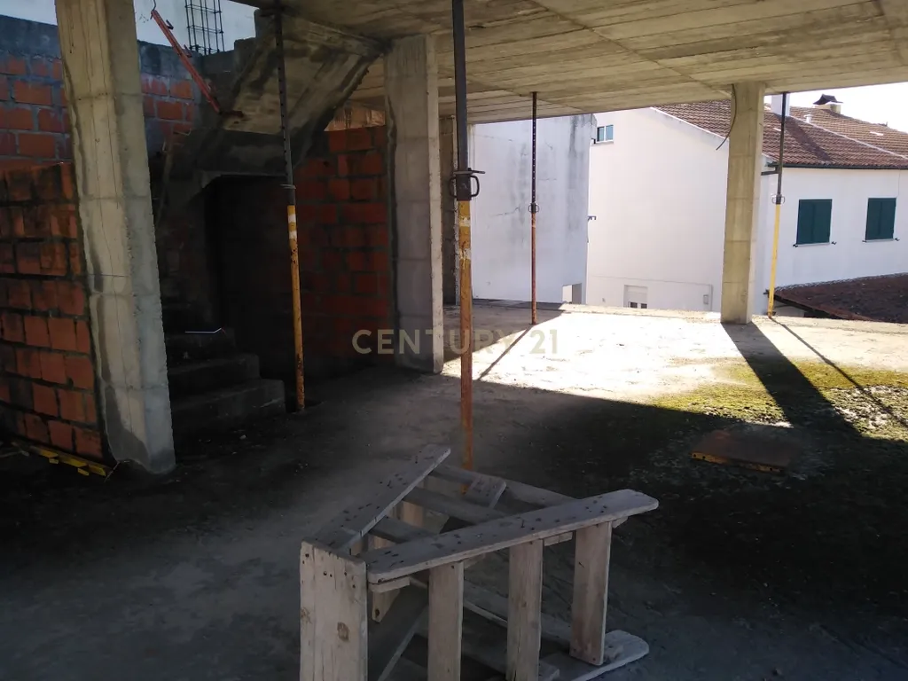 Moradia por terminar em Alcains - Image 26