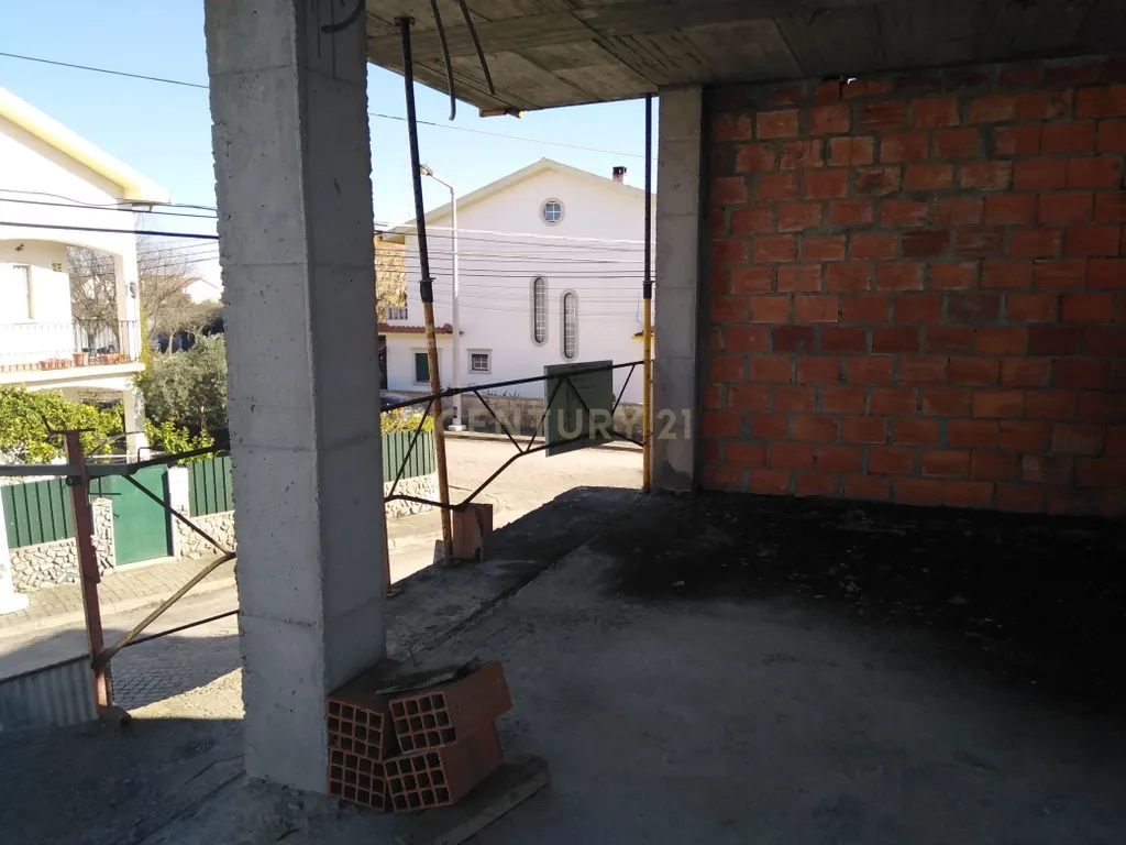Moradia por terminar em Alcains - Image 21