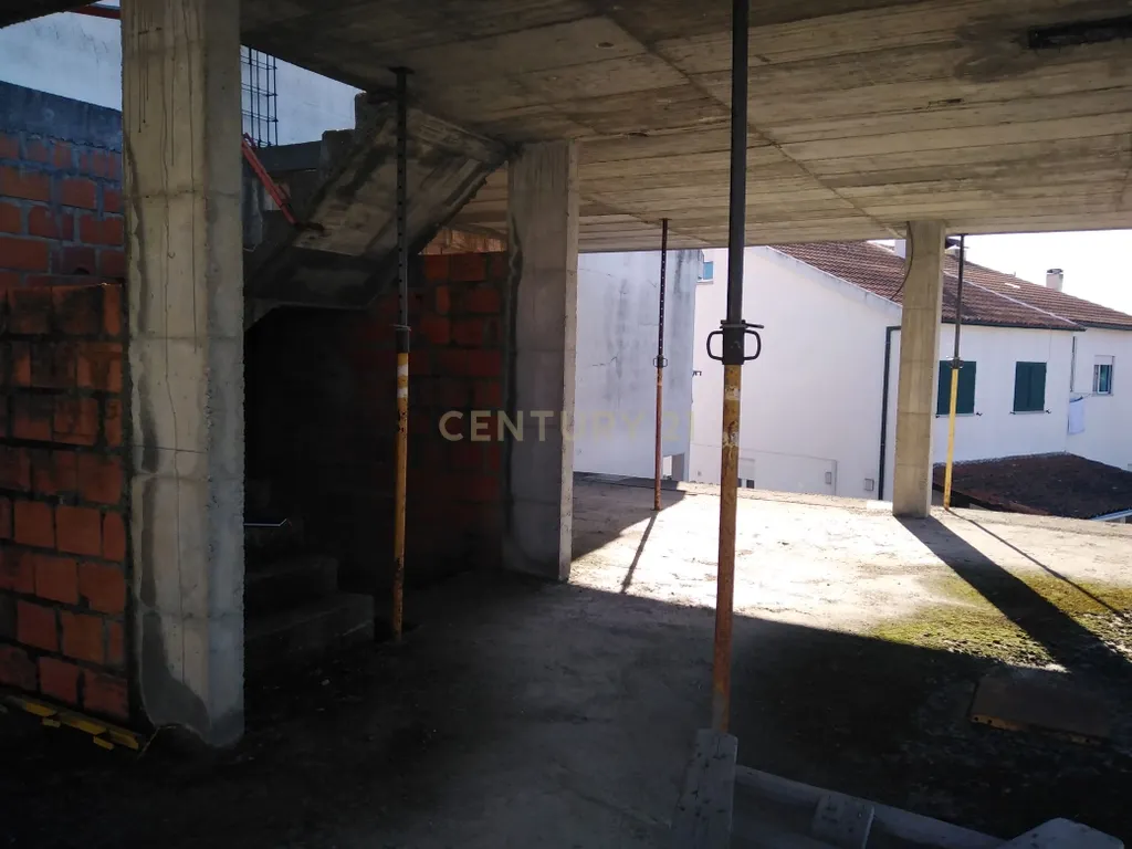 Moradia por terminar em Alcains - Image 23